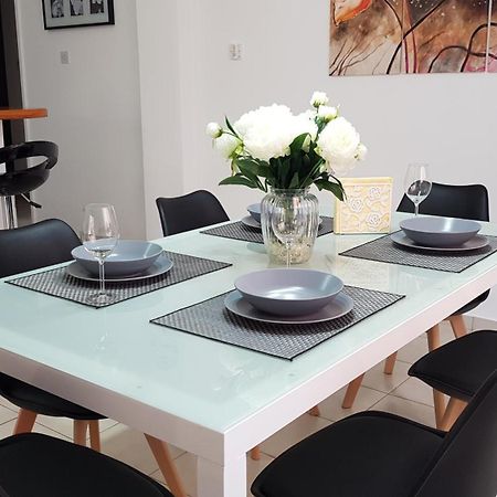 Paradise Gardens IV 2 Bd Amazing Apartment Paphos Exterior photo