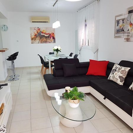 Paradise Gardens IV 2 Bd Amazing Apartment Paphos Exterior photo